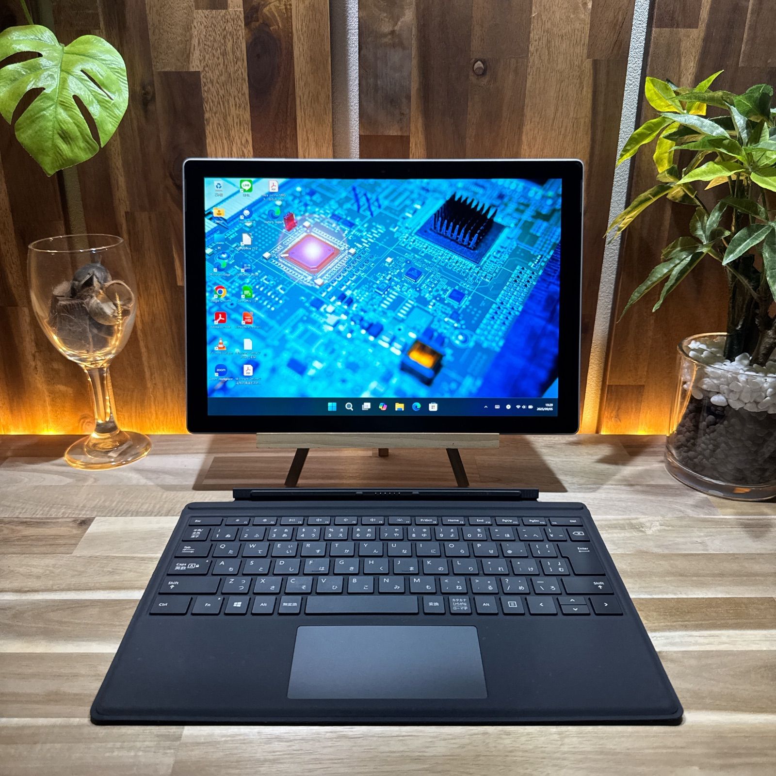 美品 LTE搭載モデル‼️Surface Pro 5☘2in1☘人気ノートパソコン 美品 LTE搭載モデル‼️Surface Pro 5☘2in1☘人気ノートパソコン