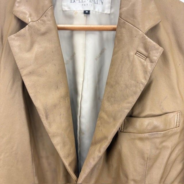 専用BALMAIN　羊革ジャケット　日本製　ファー取外可能　フロントポケット2つ BALMAIN 羊革 レザージャケット サイズM 6701A 07082502 07 シミ