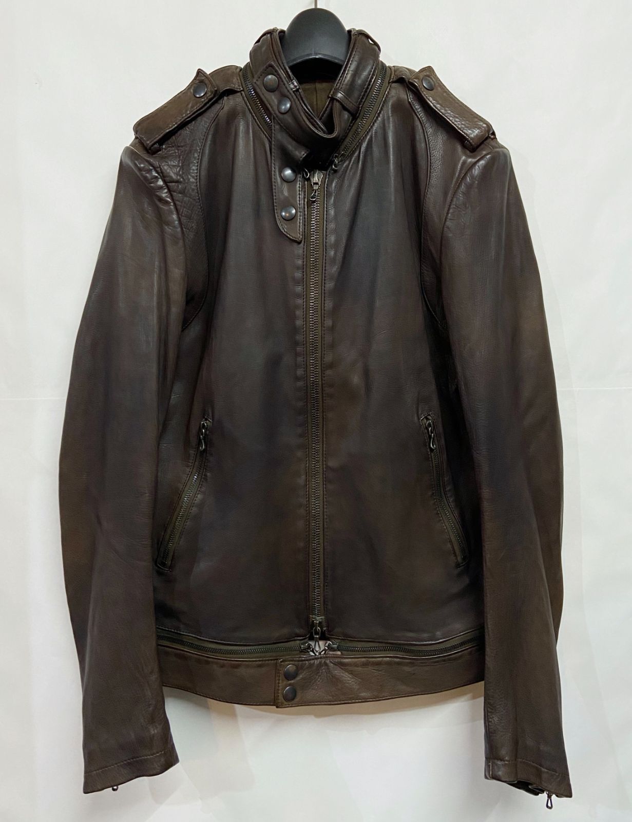 ATTACHMENT｜アタッチメント 2WAY ノーカラー レザーライダース