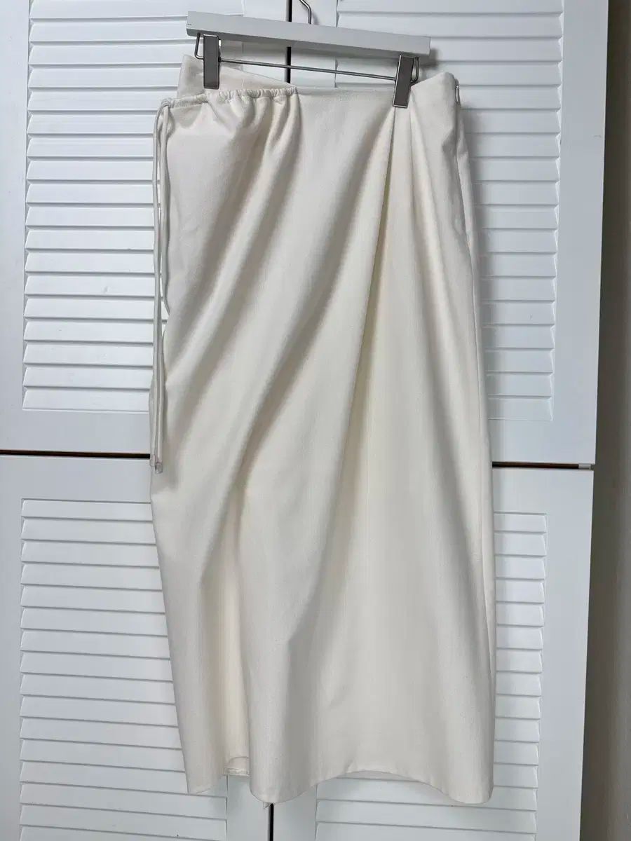 新商品 The HANDSOME the CASHMERE H LINE スカート