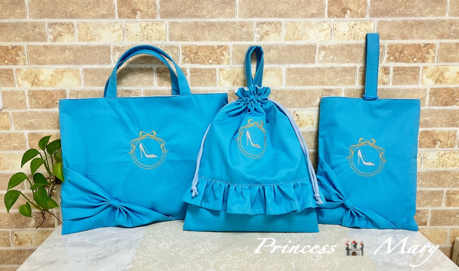 プリンセスのような刺繍入りレッスンバッグ シューズバッグ 体操着袋 ブルー 受注製作