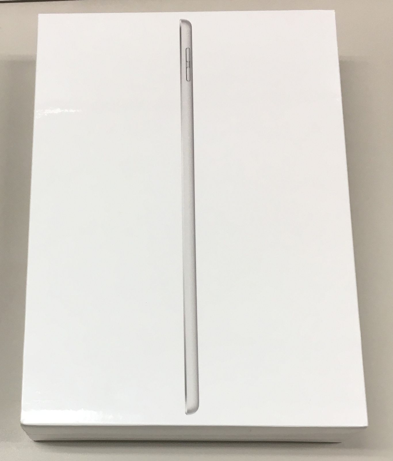 美品iPad (第9世代) シルバー 10.2インチ 本体 iPad Wi-Fi 64GB - シルバー（第9世代）[整備済製品] - Apple