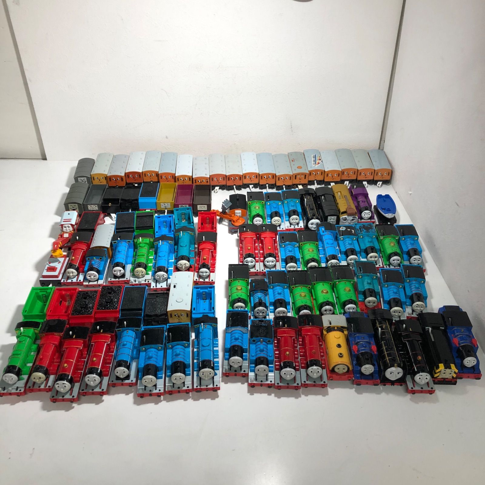 ☆大幅値下げ！ TOMY プラレール 機関車トーマス 列車、貨車 大量 80台