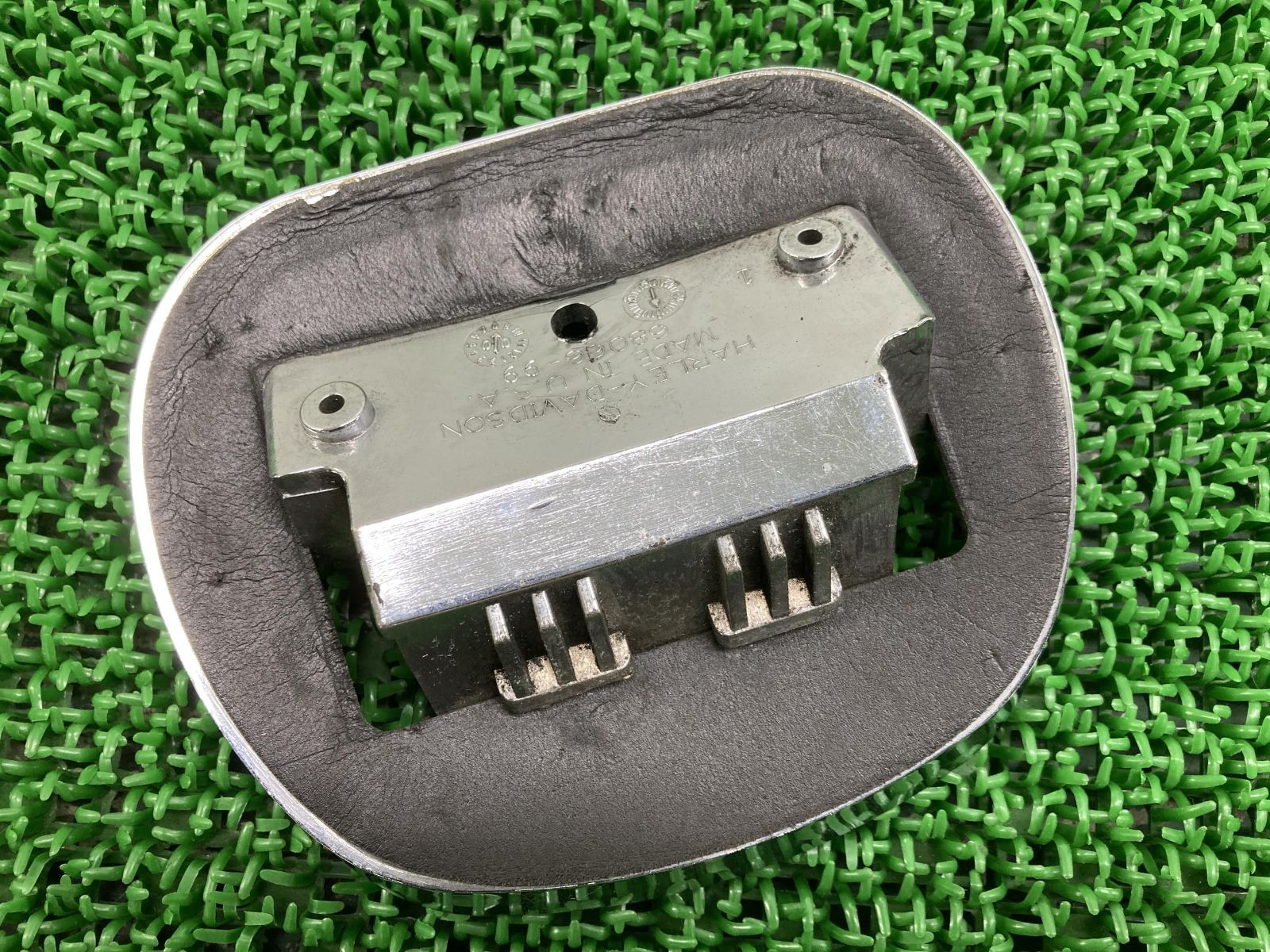 数量限定品のようです。 FLSTC1450 テールランプベース 68066-99 ハーレー 純正 中古 バイク