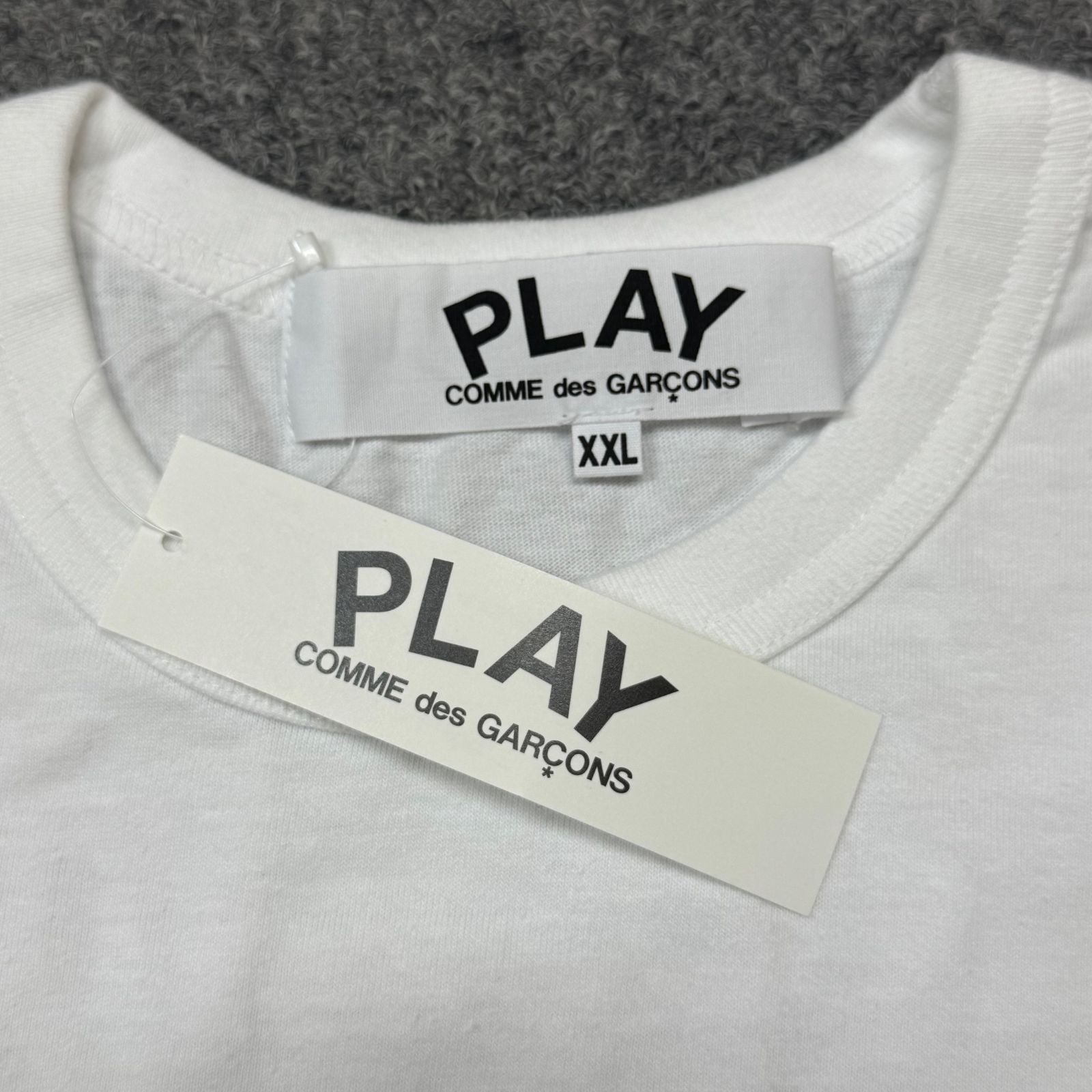 プレイ・コムデギャルソン Tシャツ-黒ハート-（白