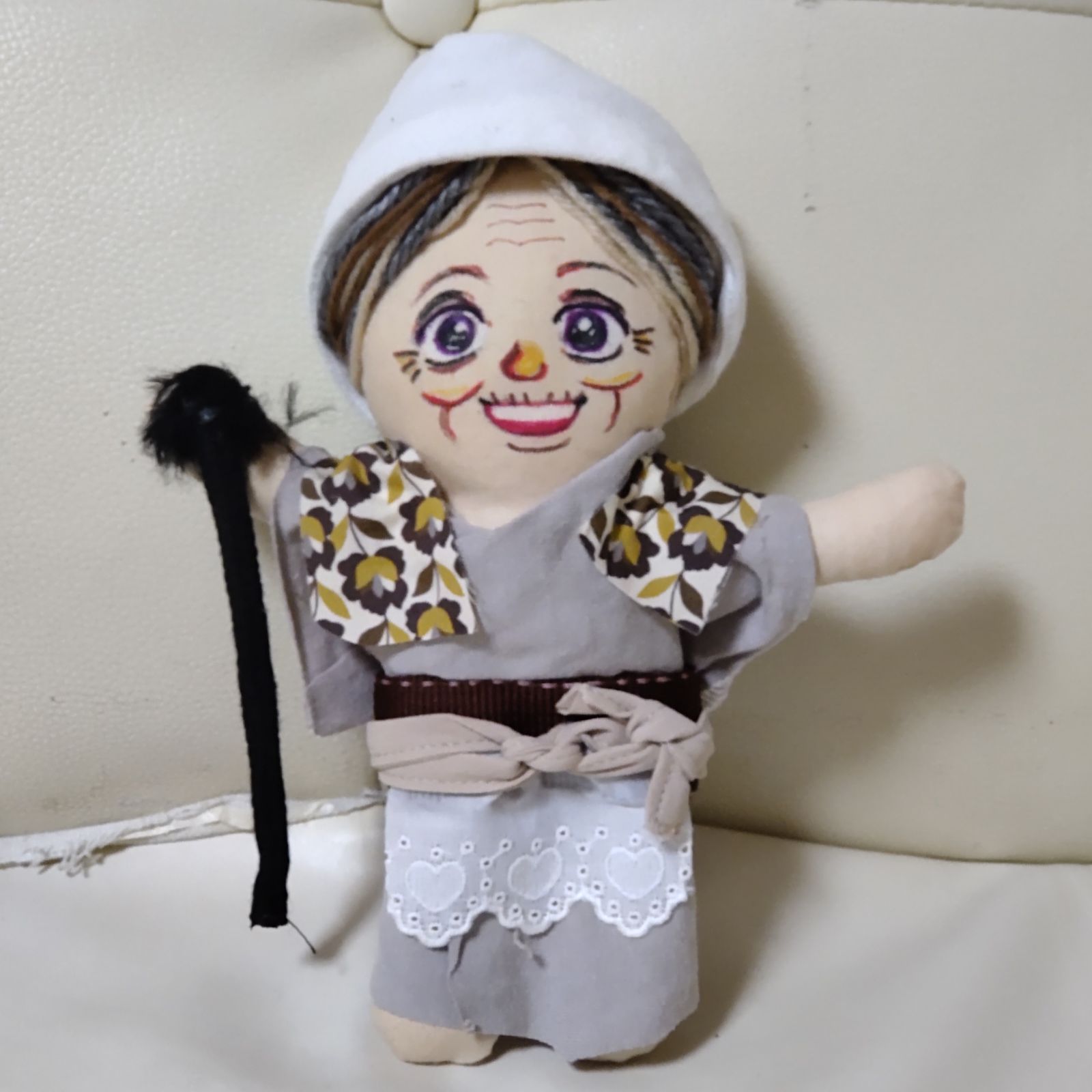 20cm おばあちゃんのカントリードール ほっかむりで元気な
