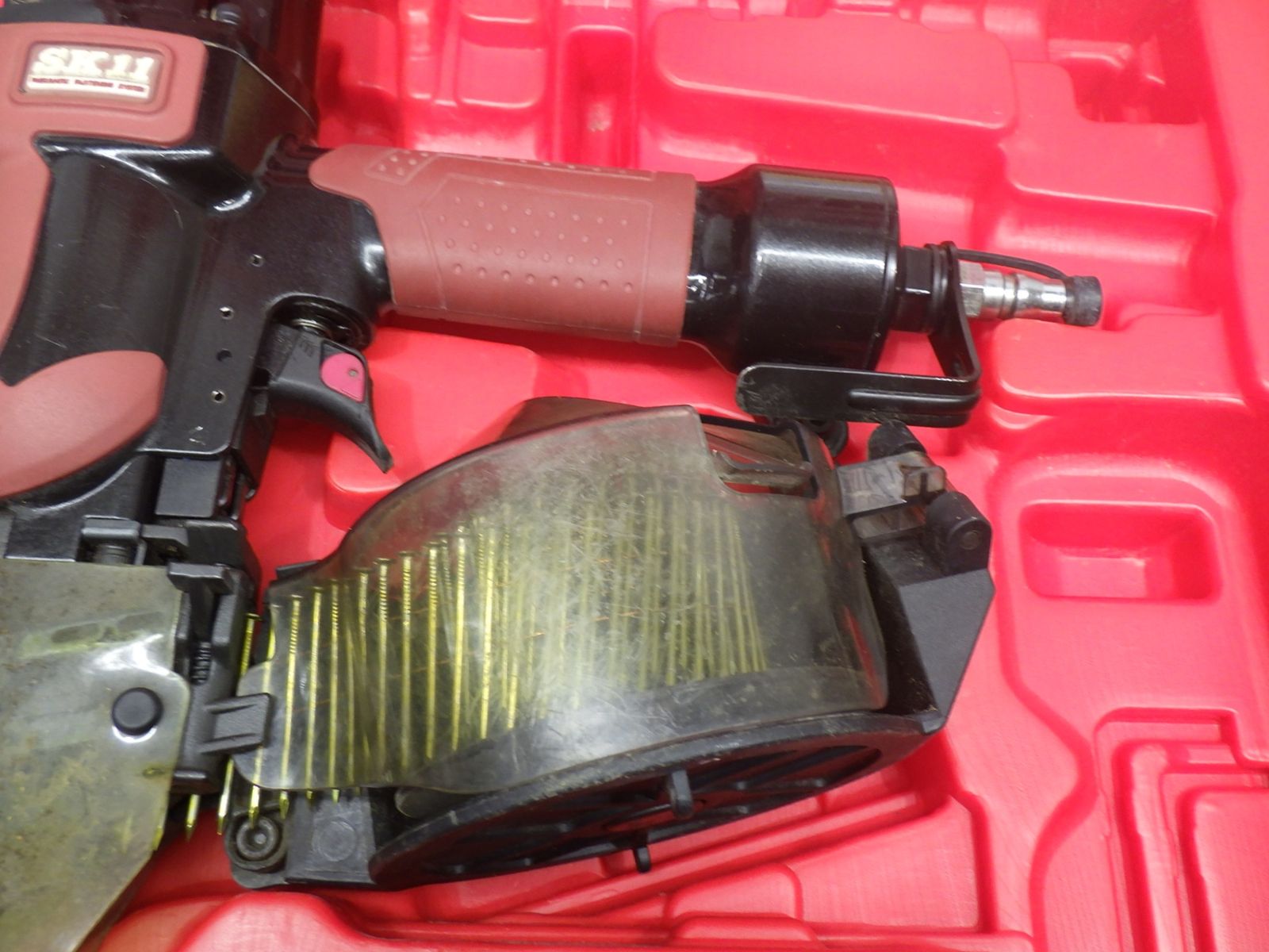 【引取限定】【中古】フジワラ SA-N50-Z1 常圧釘打ち機 使用釘サイズ ワイヤー 32~50mm プラシート 25~50mm 【ハンズクラフト宮崎新名爪店】 常圧モデル SK11 エア釘打機 ワイヤ連結釘32~50mm プラシート連結釘25