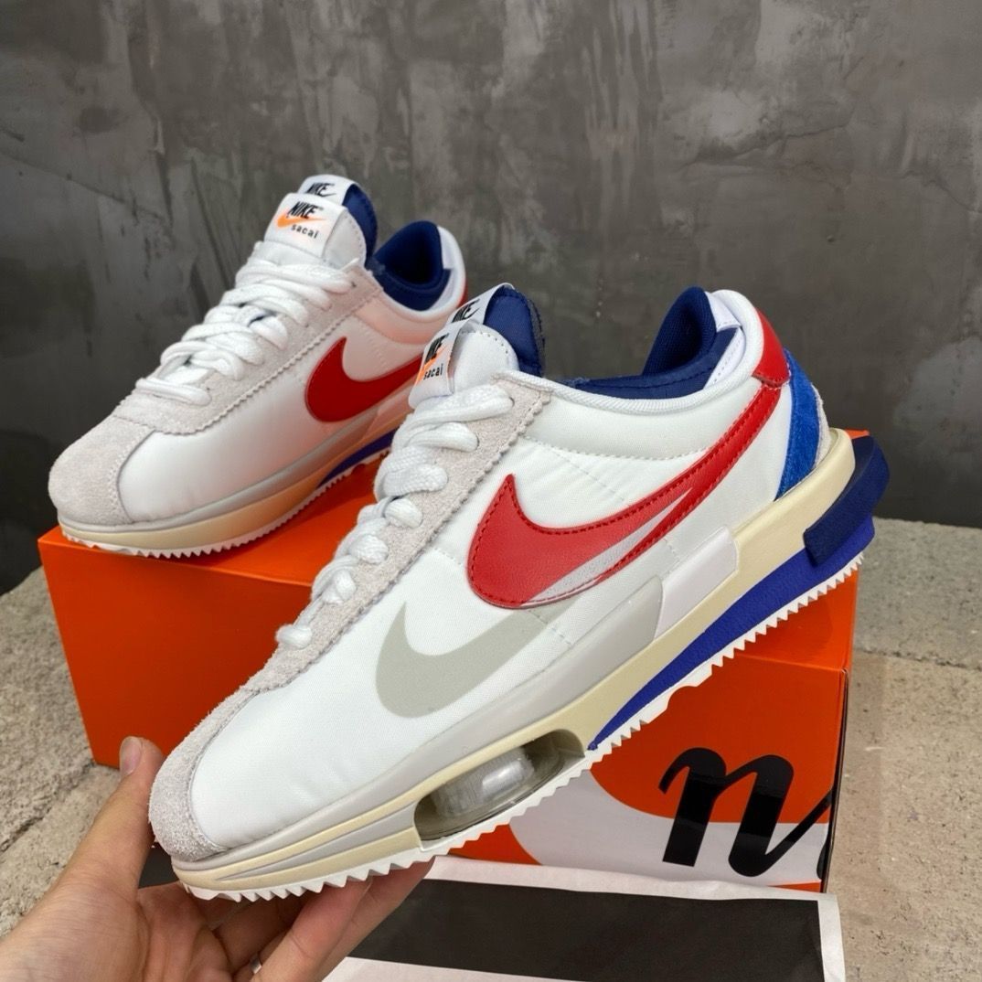 ナイキ スニーカー Sacai x Nike Cortez White-Red-Blue カジュアルランニングシューズ