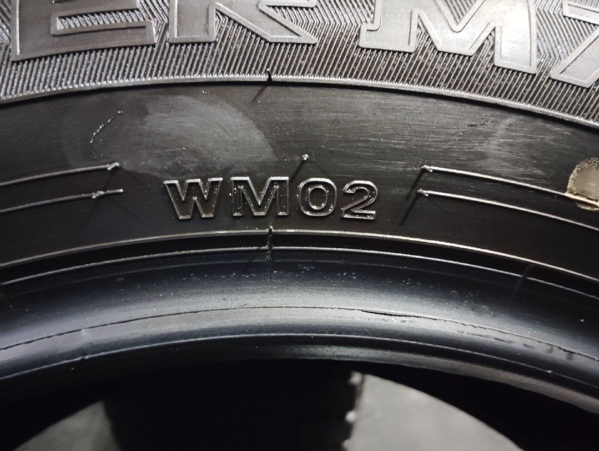 走行短め DUNLOP WINTER MAXX WM02 215/60R16 16インチ スタッドレス 2本 22年製 マークX エスティマ ヴェゼル等　(KTM026)