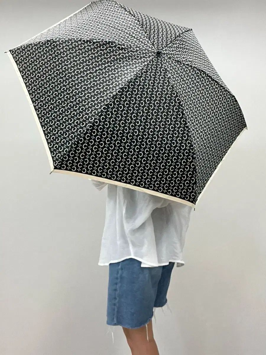 美品】セリーヌ 折りたたみ傘 傘 美品/収納袋付き】セリーヌ/CELINE