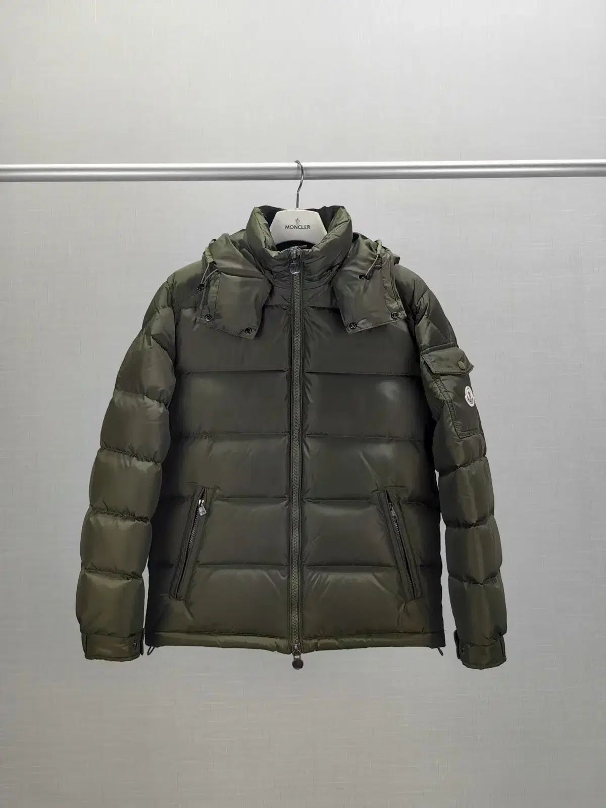 MONCLER(モンクレール) ユニセックス カジュアル ロゴ 緑 ダウン