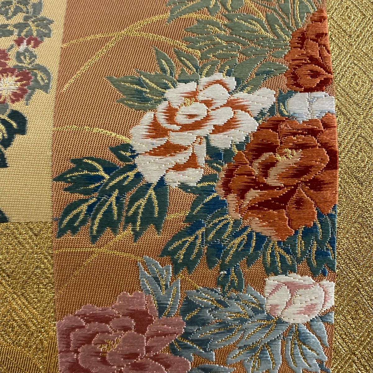 袋帯 美品 秀品 牡丹 菊 金糸 箔 金色 六通 正絹 【中古 袋帯 美品 秀品 牡丹 菊 金糸 箔 金色 六通 正絹 【中古