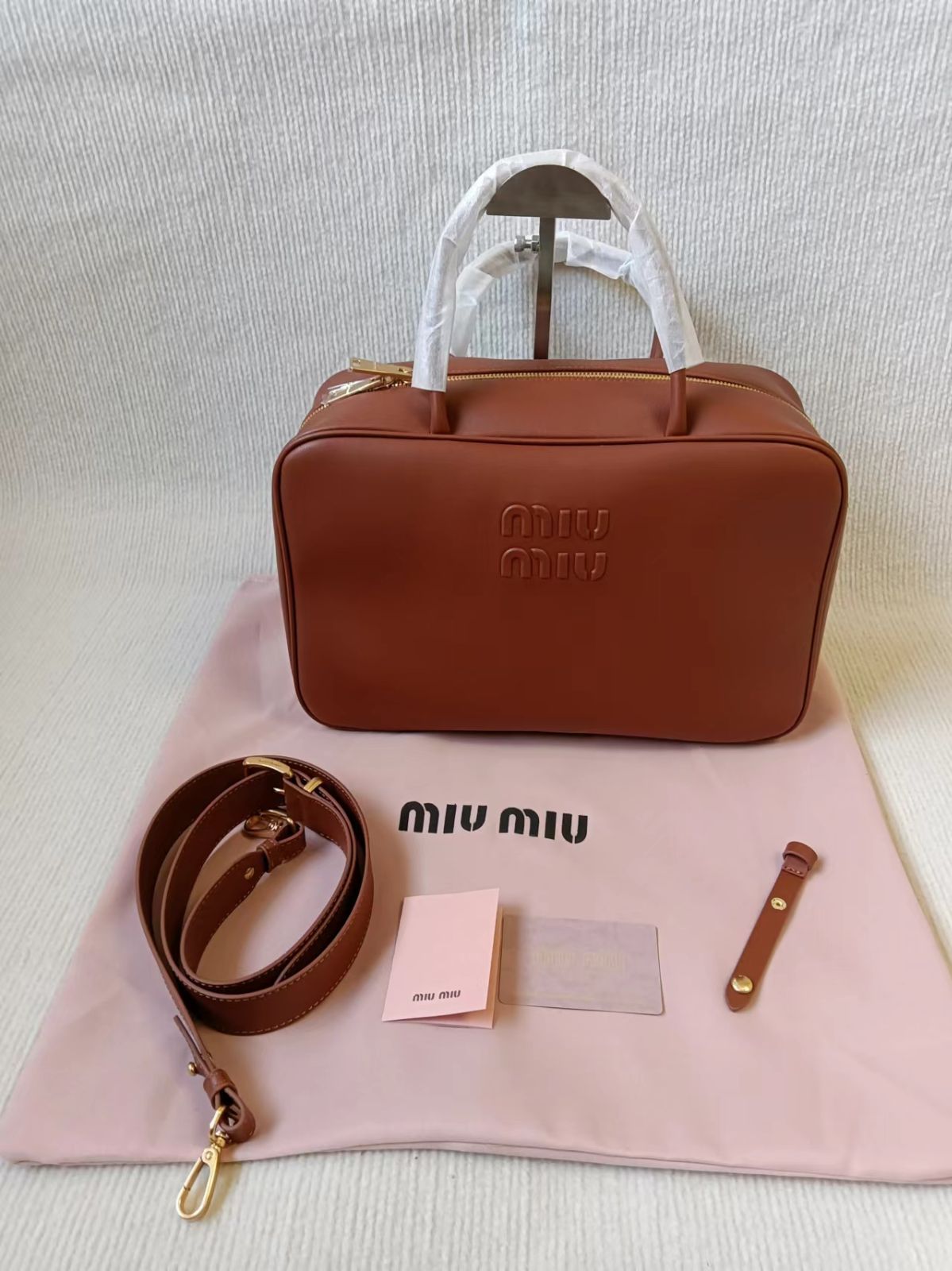 MIUMIU  トートバッグ トップハンドル エンボス