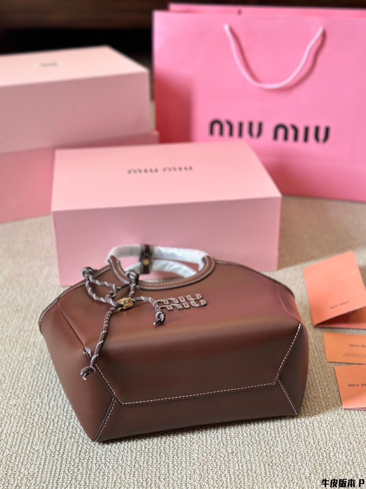 MiuMiu Aventure餃子バッグ|ハンドバッグ