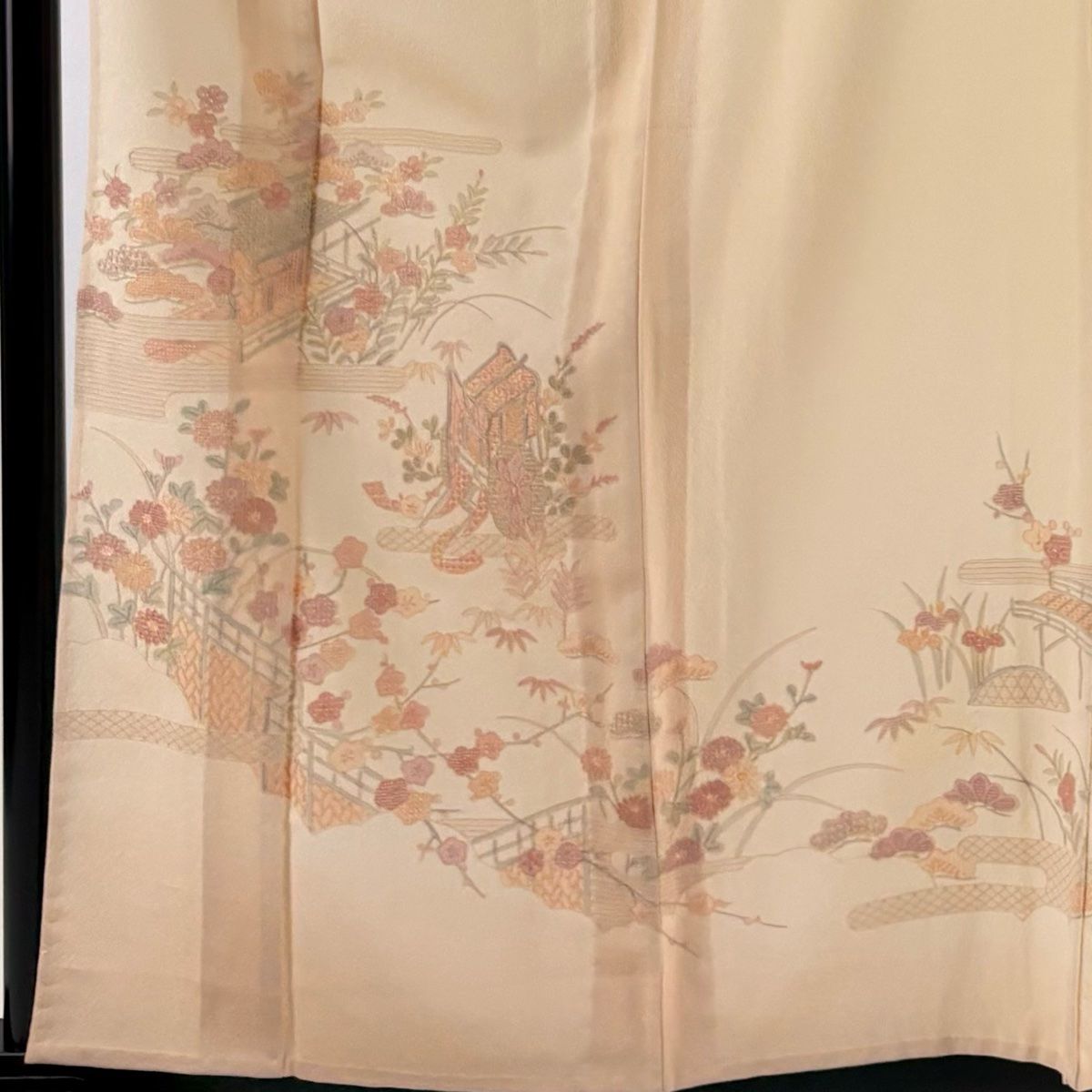 付下げ 身丈160.5cm 裄丈66cm M 単衣 御所車 松竹梅 刺繍 ベージュ 正絹 秀品