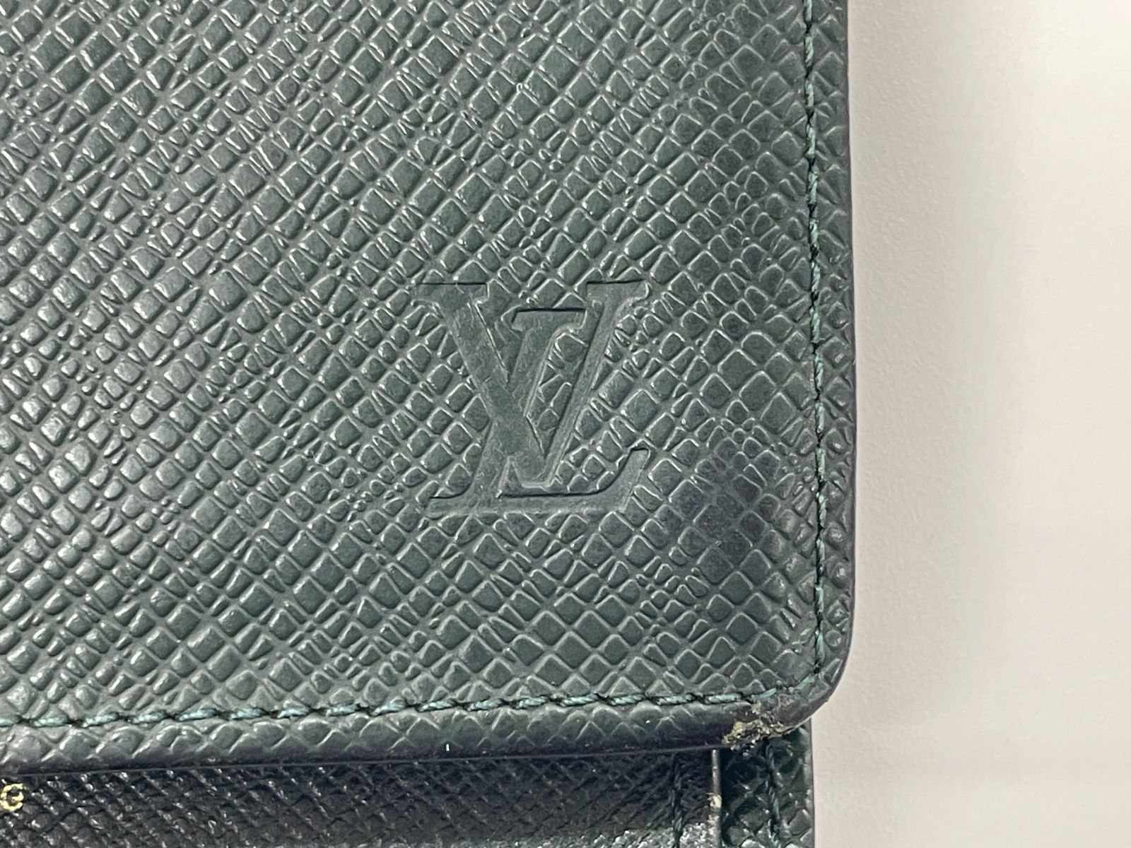 LOUIS VUITTON ルイ・ヴィトン タイガ ポルト・ビエ・3・カルト 