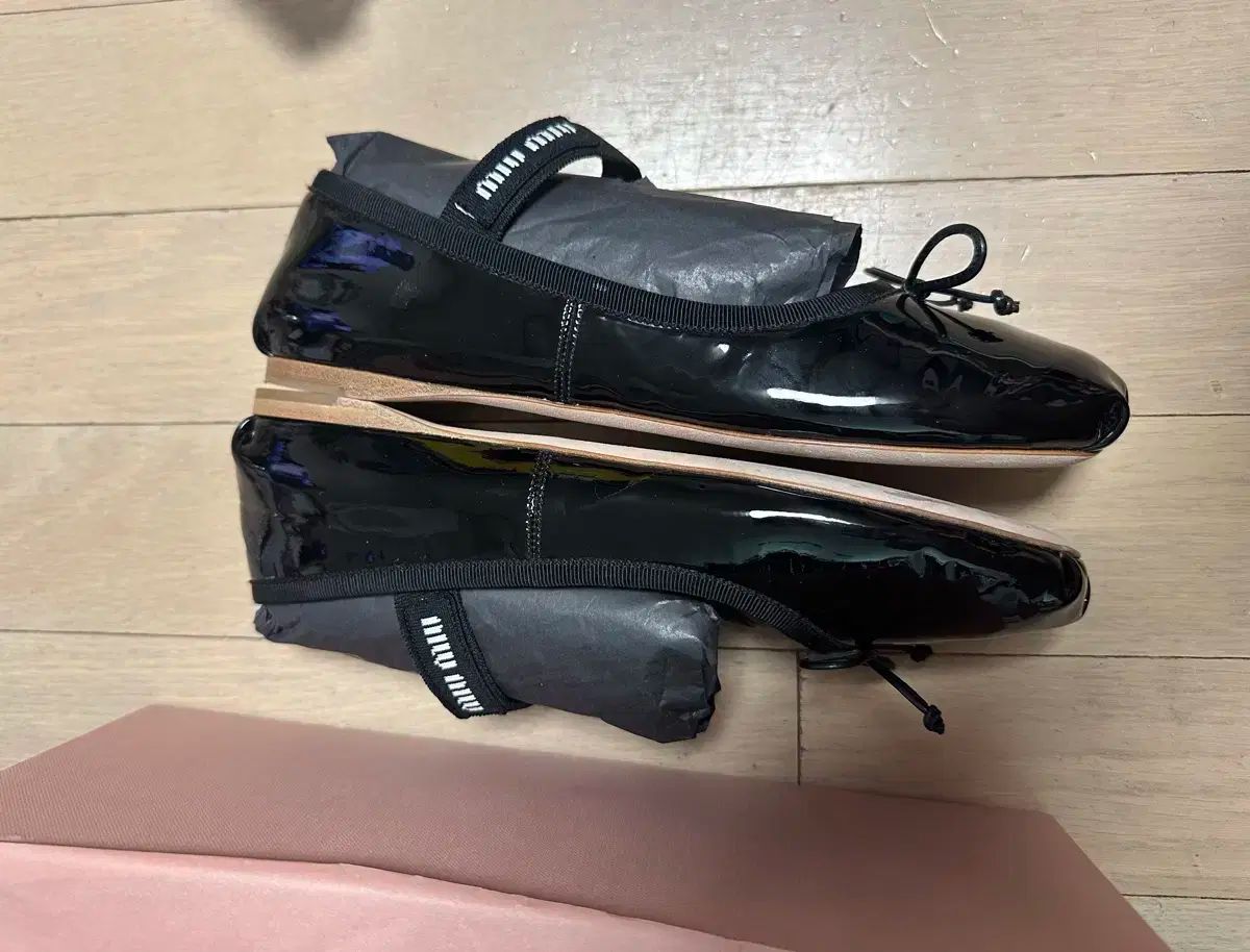 未使用 ミュウミュウ MIUMIU リボン フラットシューズ パンプス 37 miumiuフラットシューズ MIU MIU(ミュウミュウ) フラットシューズ ( 37