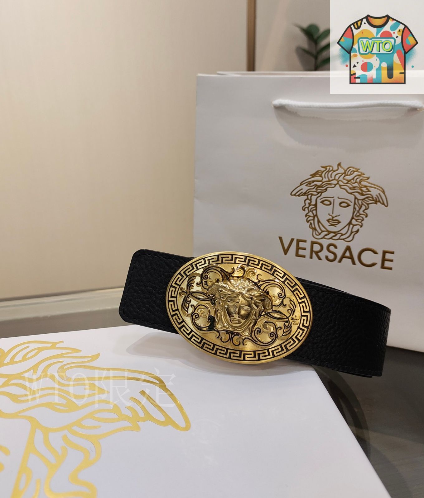 美品　VERSACE　ヴェルサーチ　メデューサ　バロッコプリント　 ベルトバッグ 美品 VERSACE ヴェルサーチ メデューサ バロッコプリント ベルト