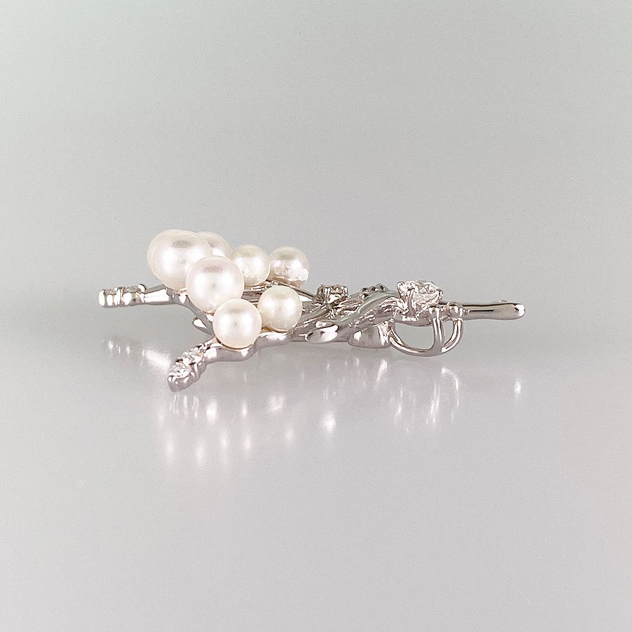 TASAKI パールのブローチ A TASAKI pearl brooch is a timeless Mother's Day gift