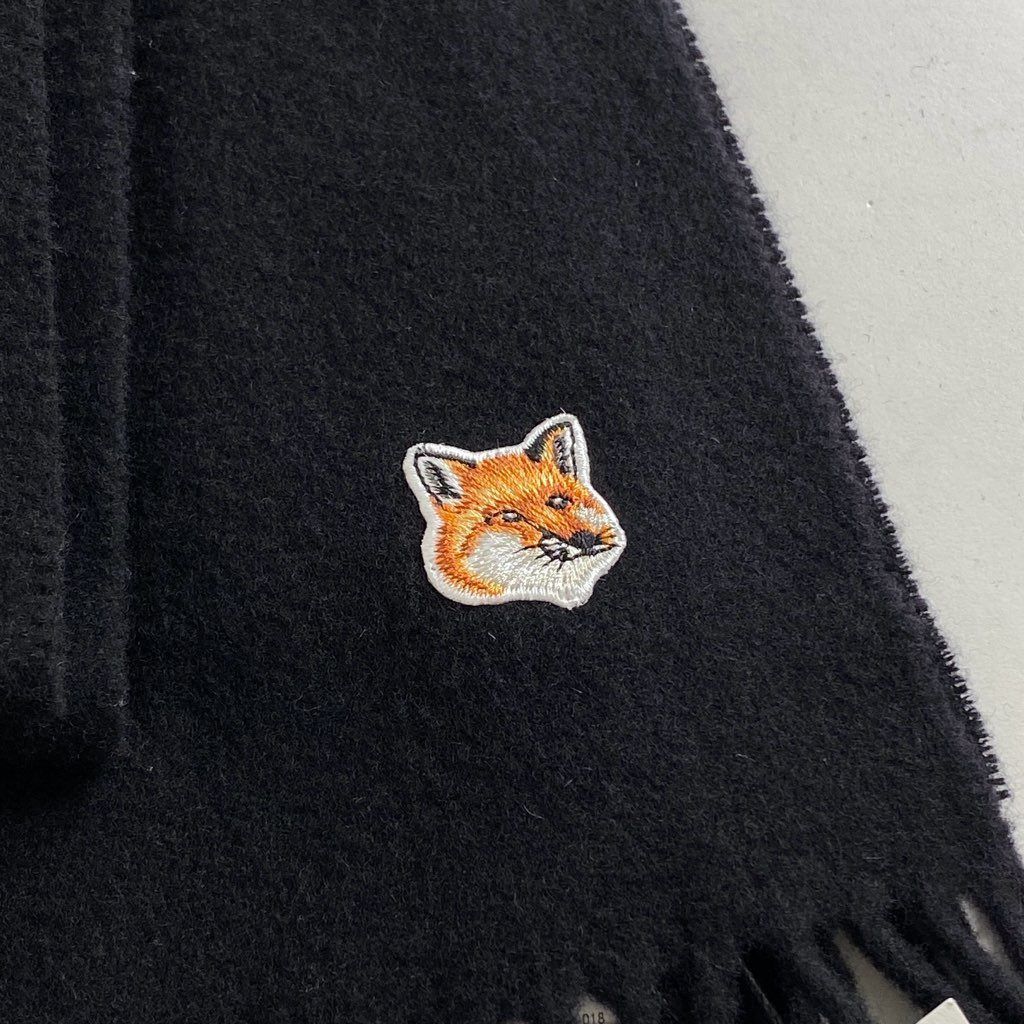 g9 【タグ付き】MAISON KITSUNE メゾンキツネ ワンポイント刺繍  