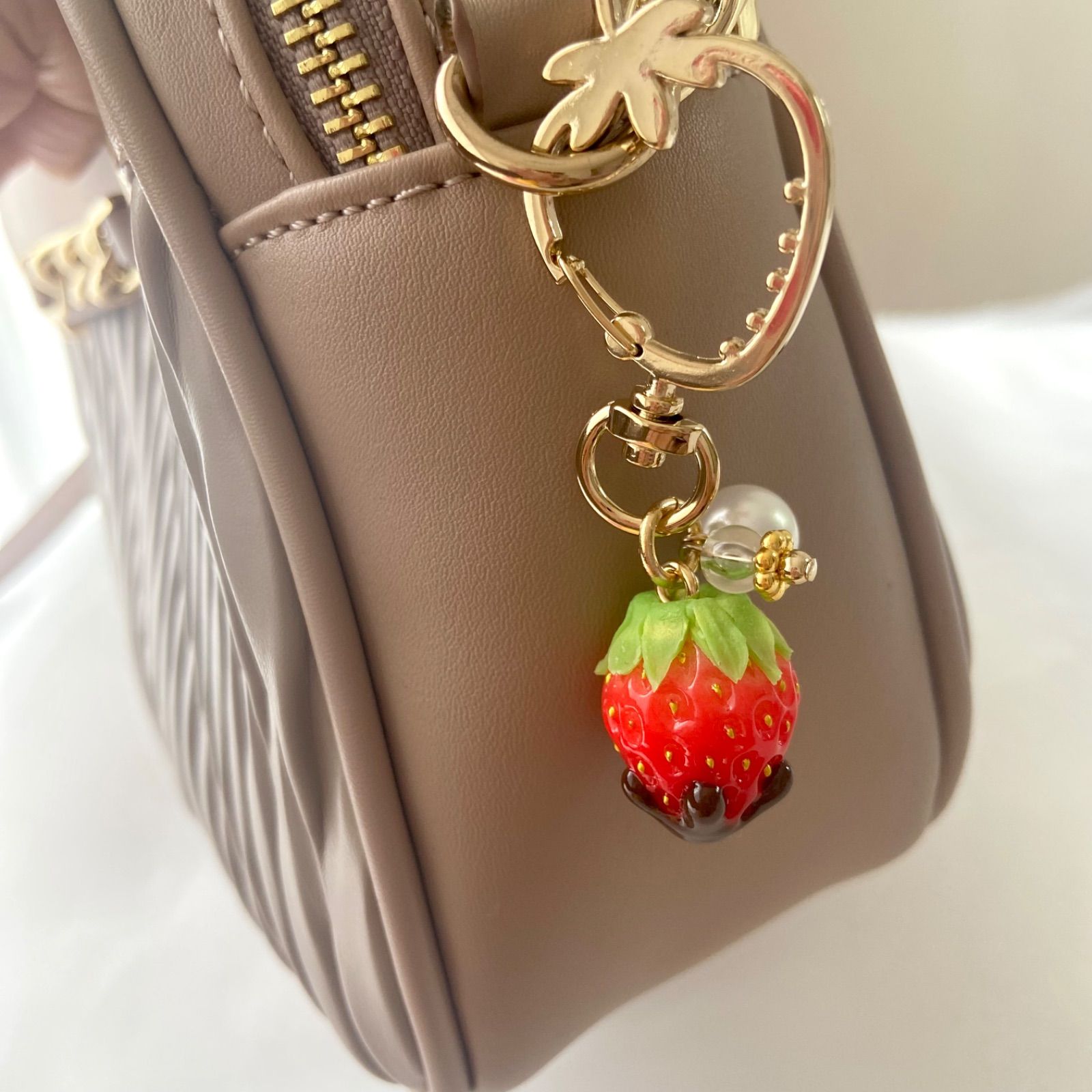 チョコがけ】真っ赤ないちご♡ カラビナ 1個 キーホルダー 食品