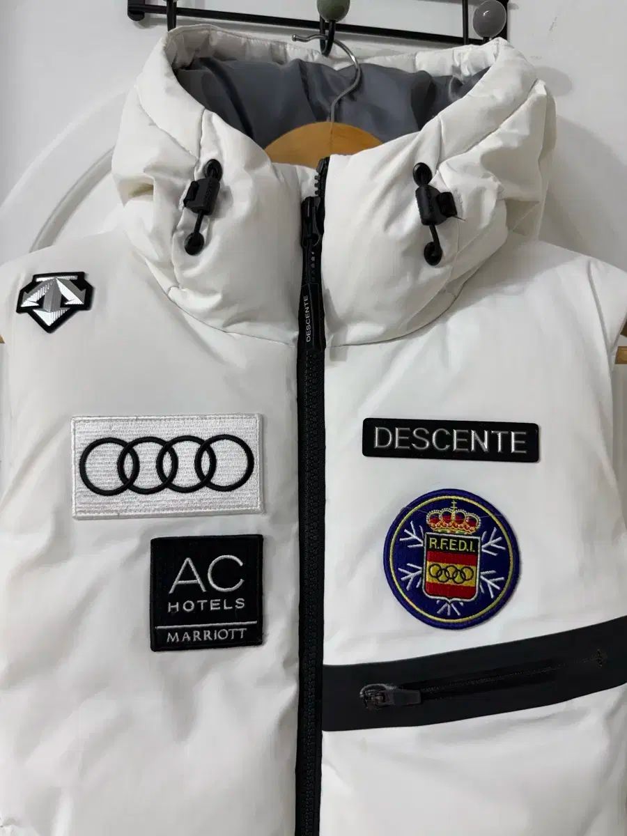 85 サイズ レディース DESCENTE デサント アウディ ダウンベスト