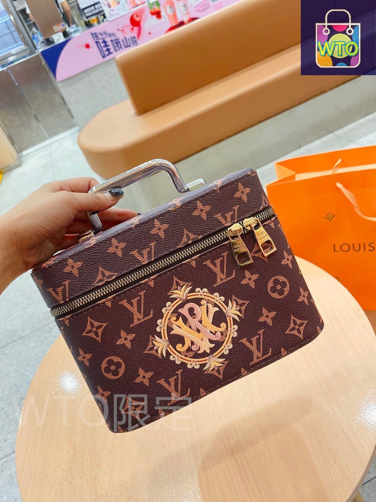 LOUIS VUITTON オンフルール　ショルダーバッグ 極美品 LOUIS VUITTON ルイヴィトン ショルダーバッグ
