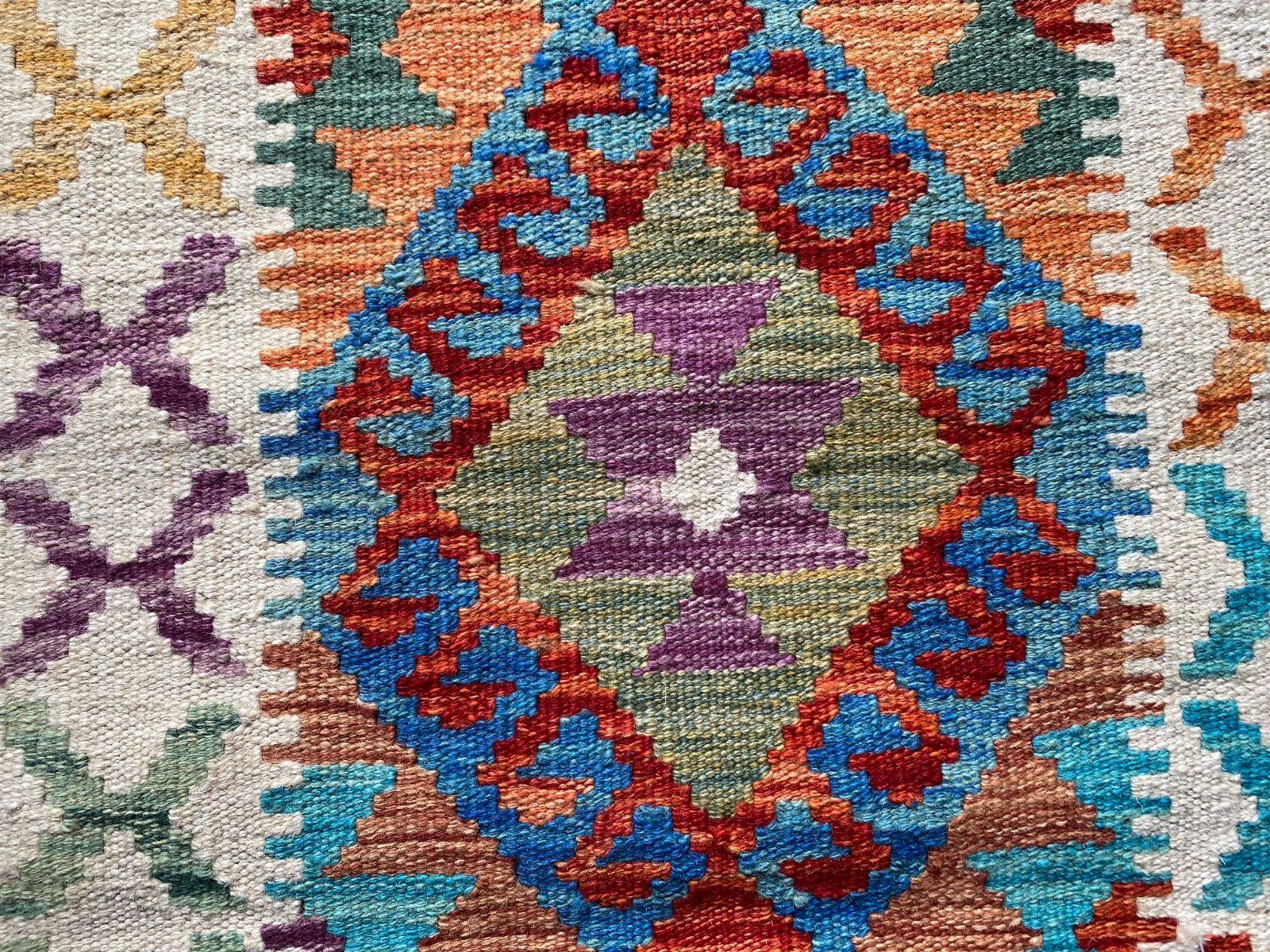 な色合いの良い織りです