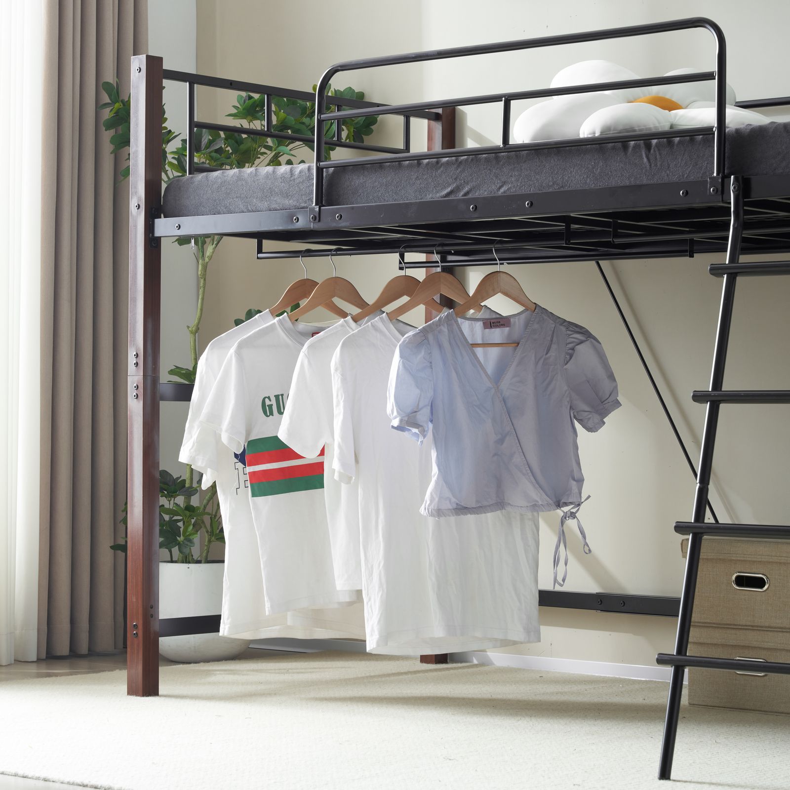 ハンガーポール4本付属