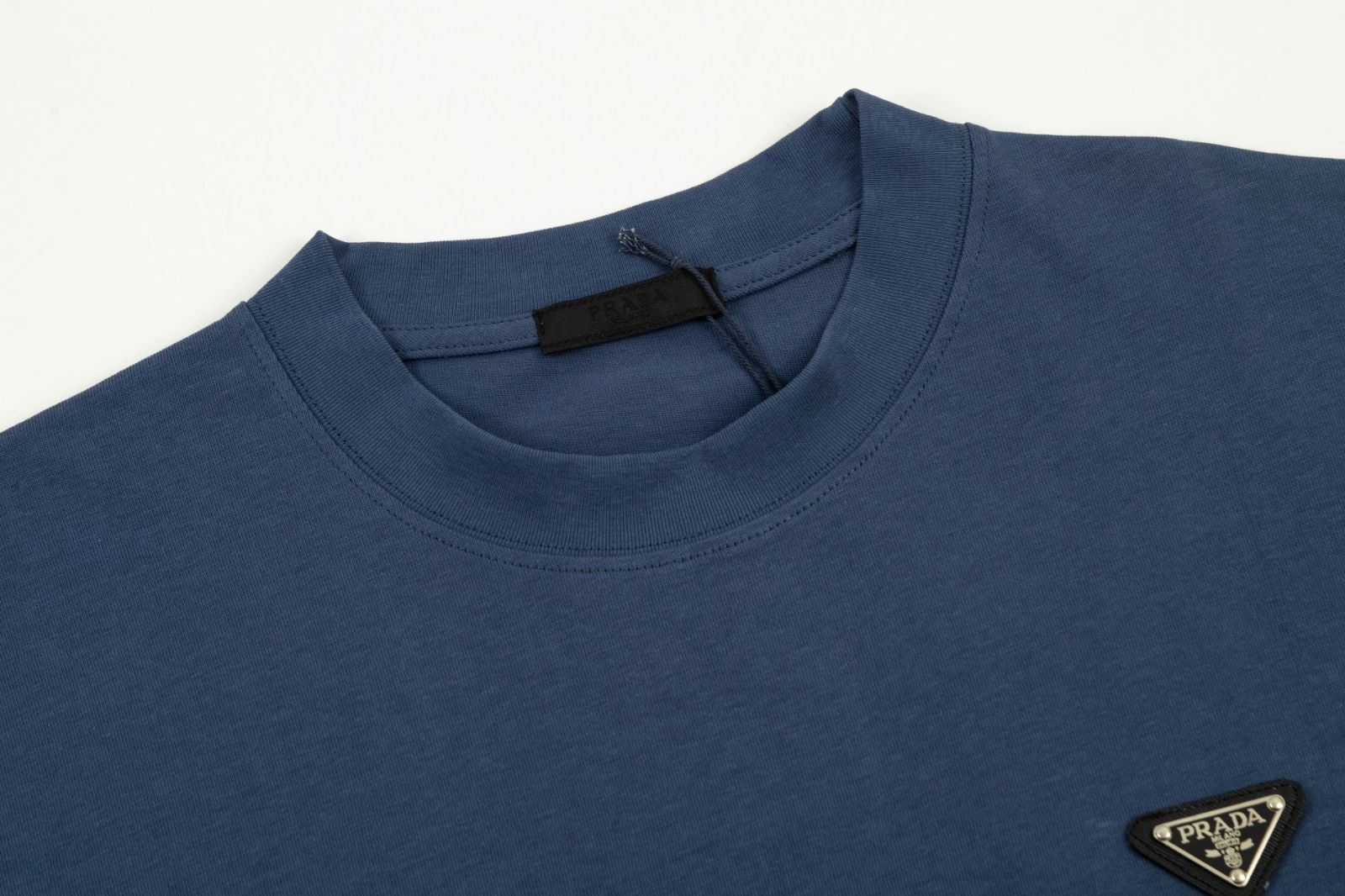 【PRADA】ロゴ オーバーサイズフィット Tシャツ Luxury / 送料込 ☆送料関税込☆PRADA オーバーサイズ ロゴプレート 半袖 Tシャツ