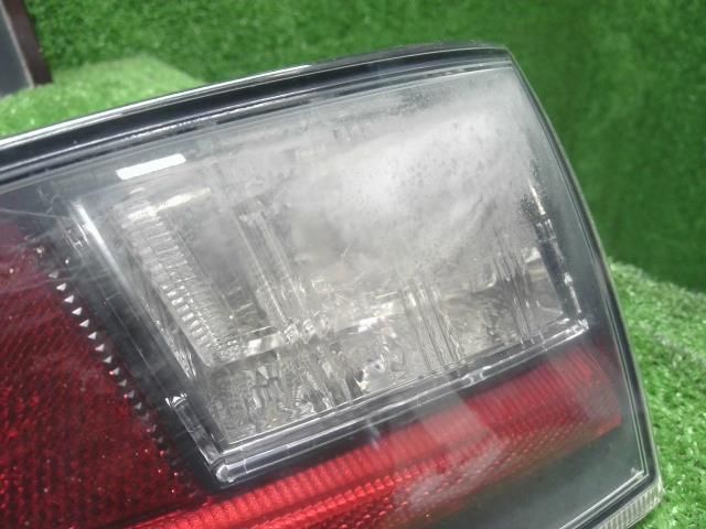 プリウスα DAA-ZVW41W 左テールランプ