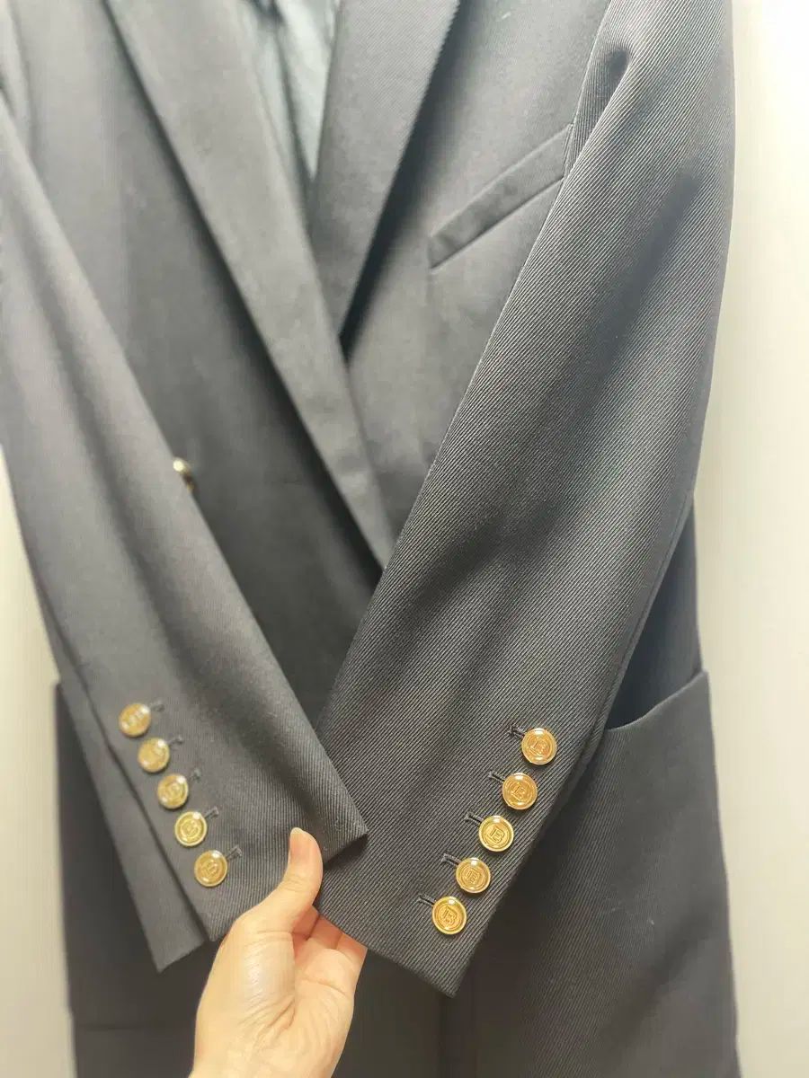 ゴールド ボタン