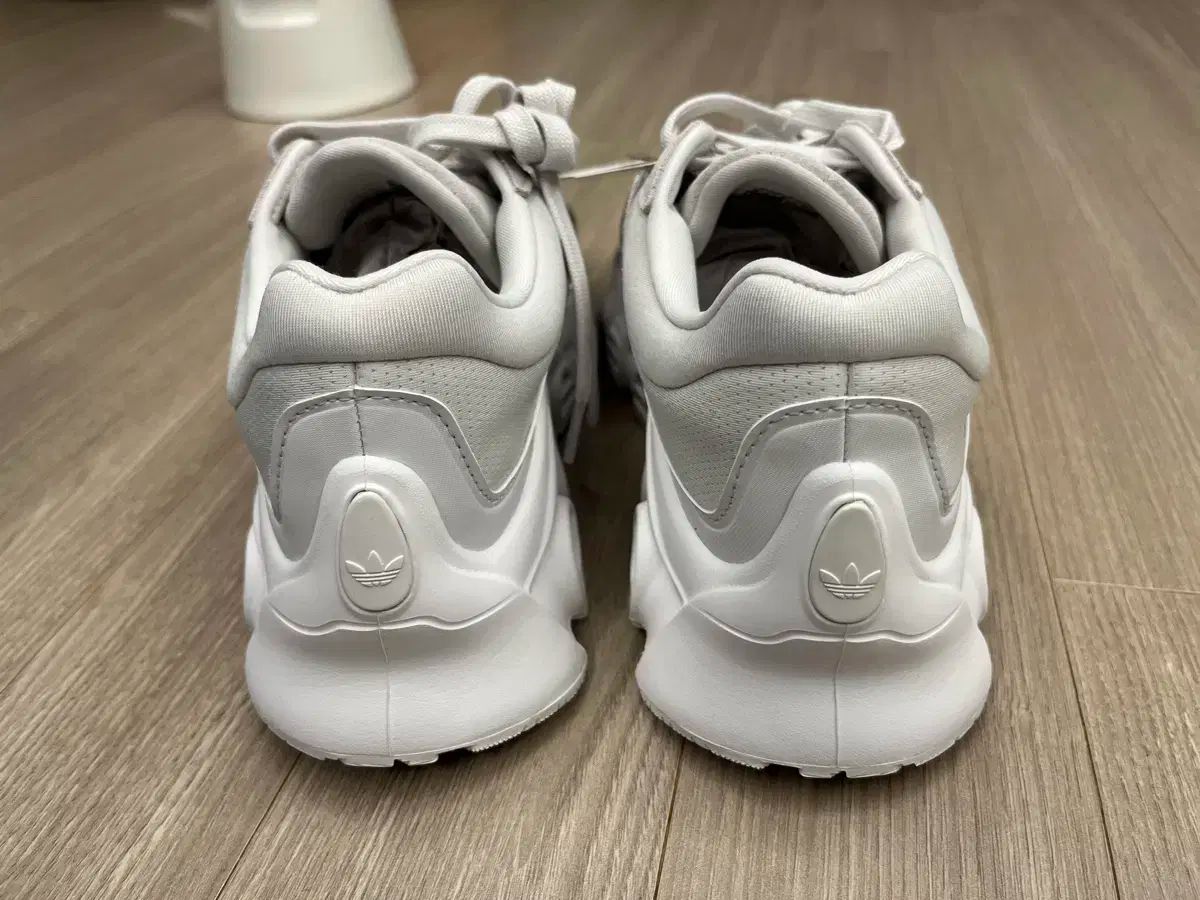 adidas アディダス
