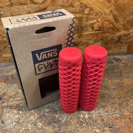 ハーレー VANS グリップ 1インチバー用 トライアンフ カスタム チョッパー ボバー ストリート VANS|CULT 赤 0630-2625