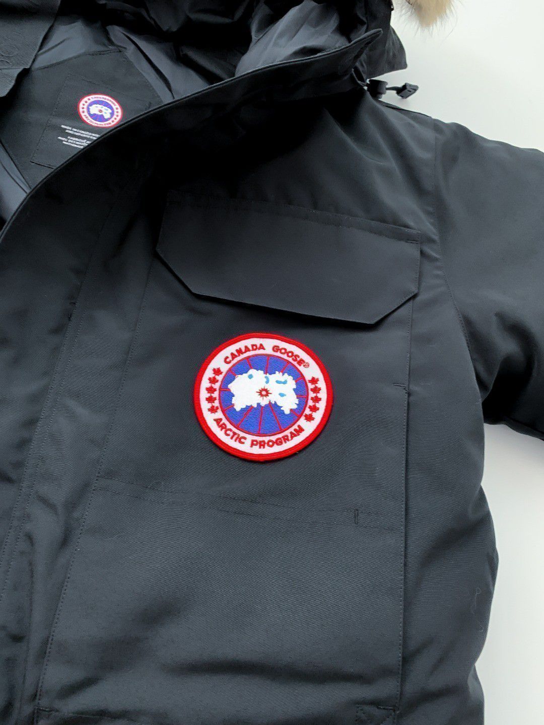 ほぼ未使用✨　カナダグース　ダウンジャケット　ブラック　M メンズ CANADA GOOSE (カナダグース) 切り替え フルジップ ダウン