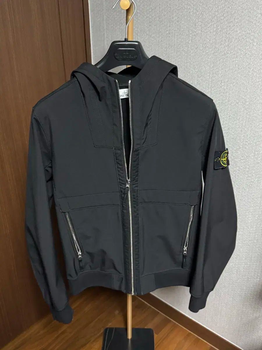 M ） STONE ISLAND(ストーンアイランド) ソフトシェル 黒