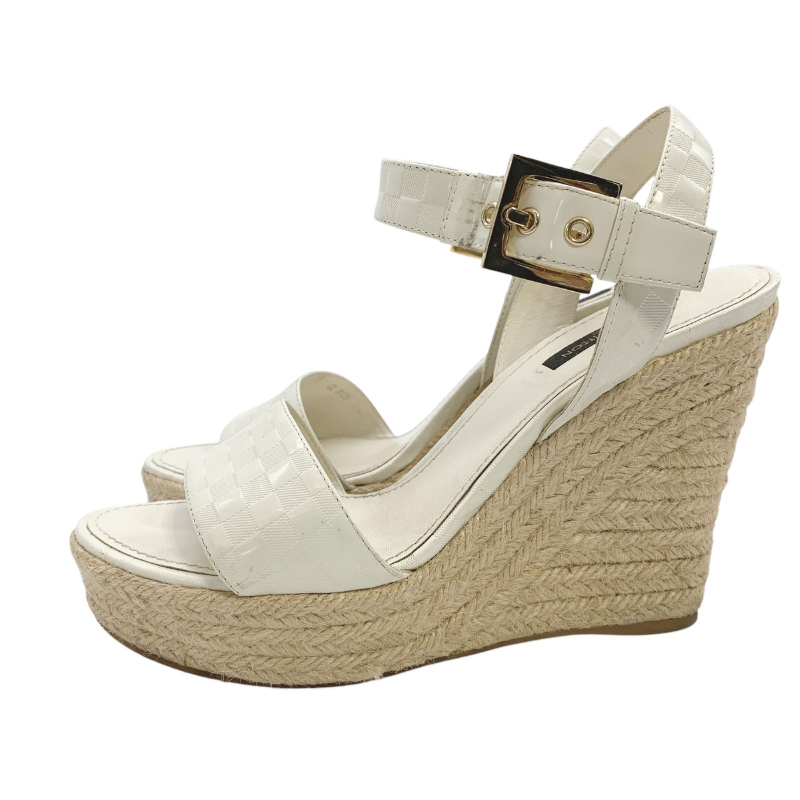 秋頃からずっと欲しかったPRADAのローファー。 ちょこちょこお店に見に