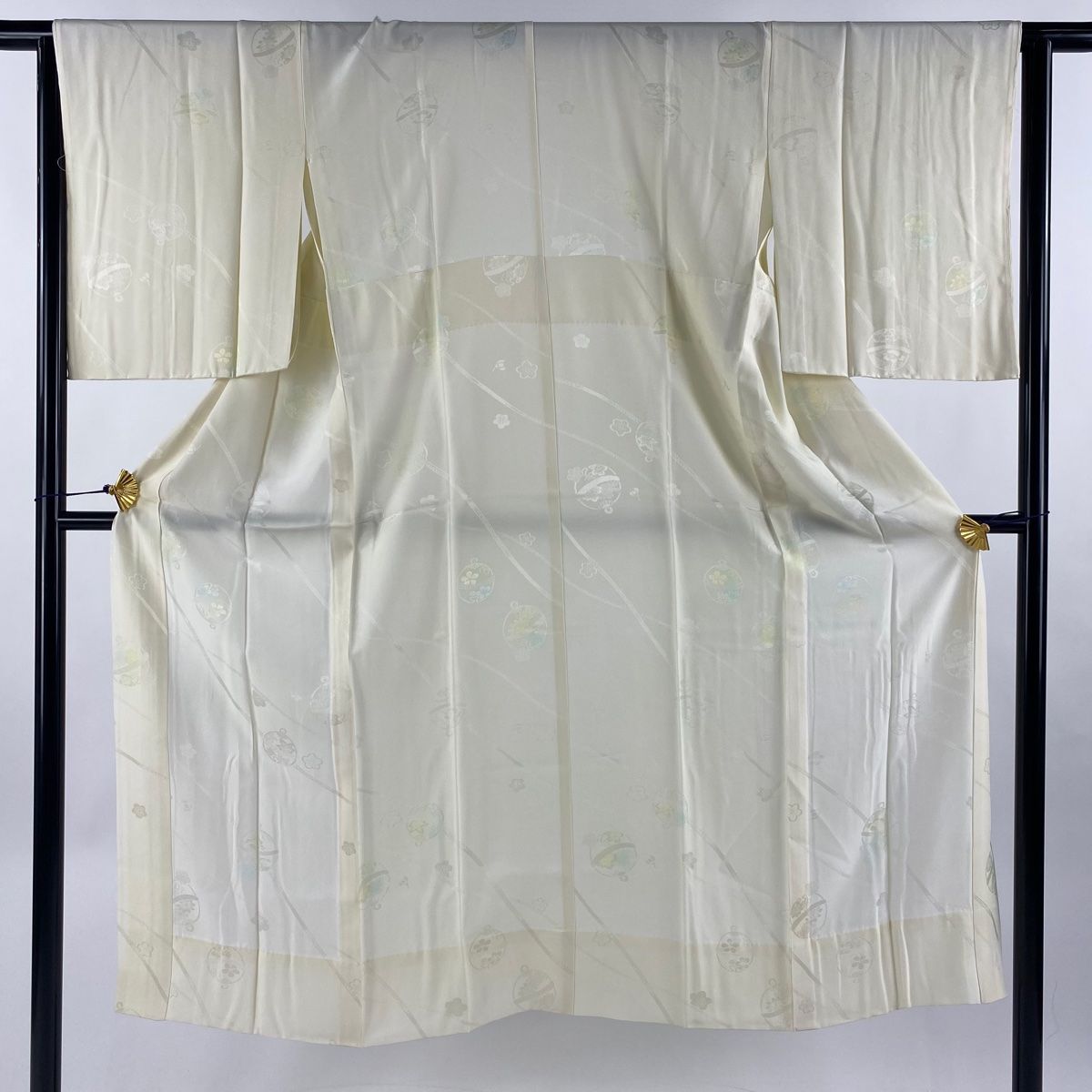 長襦袢 身丈130.5cm 裄丈64.5cm M 地紋 縦ぼかし クリーム 正絹 名品  