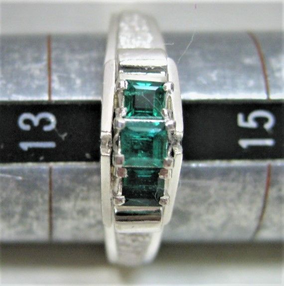 Pt900 プラチナ リング 指輪 エメラルド 0.37ct　b