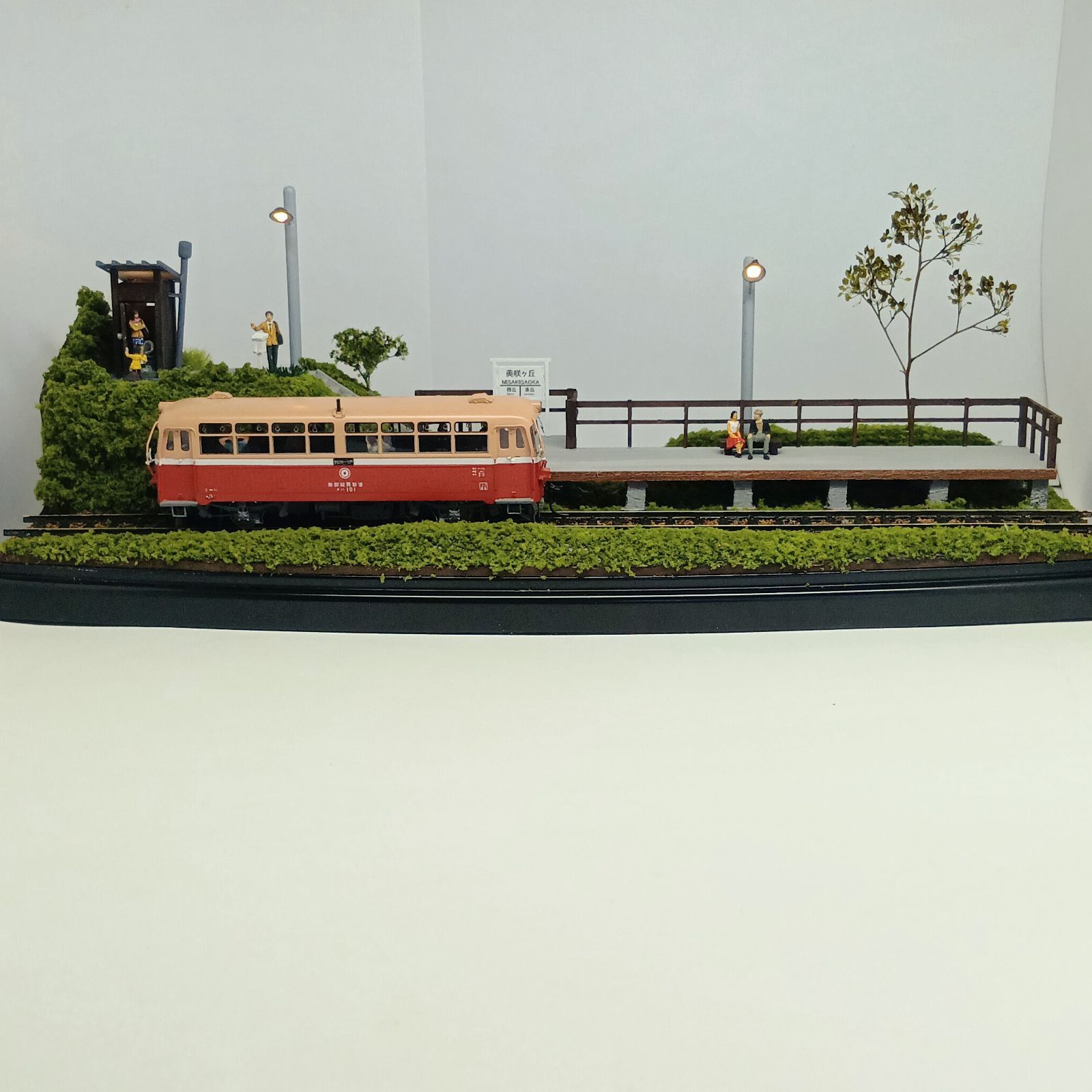 際立った 鉄道模型 HOゲージ ジオラマ 車両展示台 無人駅2