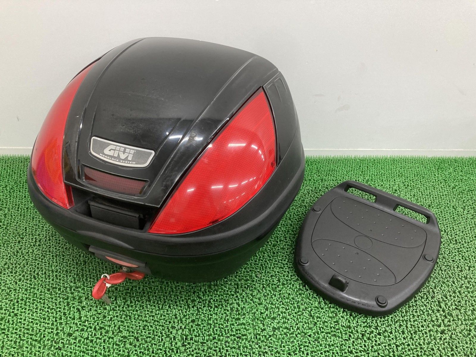 GIVI製 トップケース 黒 社外 バイク 部品 E370ND 37L リアボックス 鍵 
