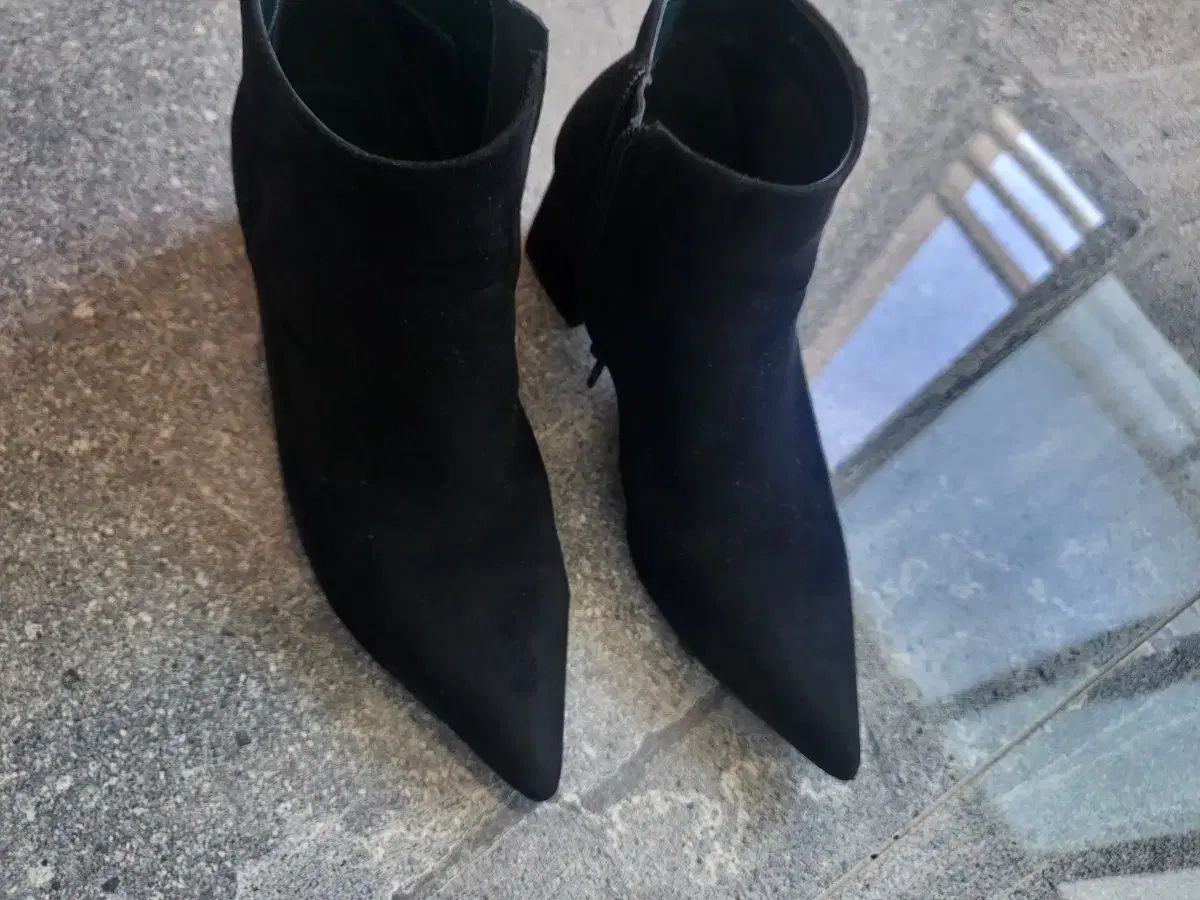 CHARLES - KEITH チャールズアンドキース スエード アングルブーツ