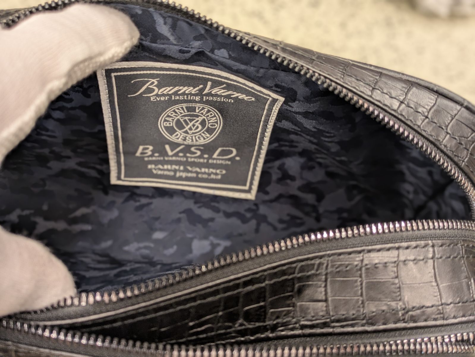 BARNI VARNO（バーニヴァーノ）WファスナーセカンドBAG マットブラック 