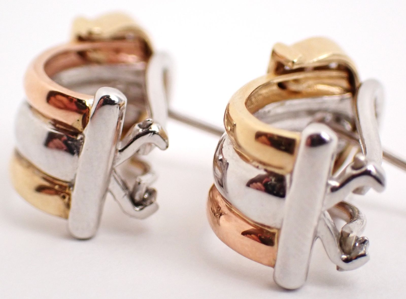 美品 2Cシグネイチャートリニティダイヤピアス 585刻印 K14YG/WG