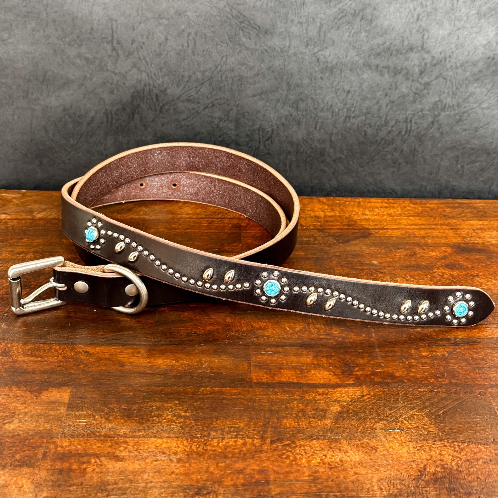 スタッズナローベルトフラワーTKオンリーUKチョコ23mm