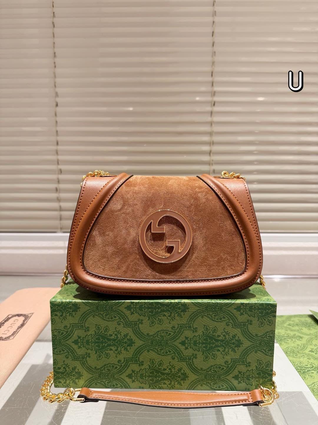 P1640 Gucci blondieの新製品 グッチの斜め掛けショルダーバッグ