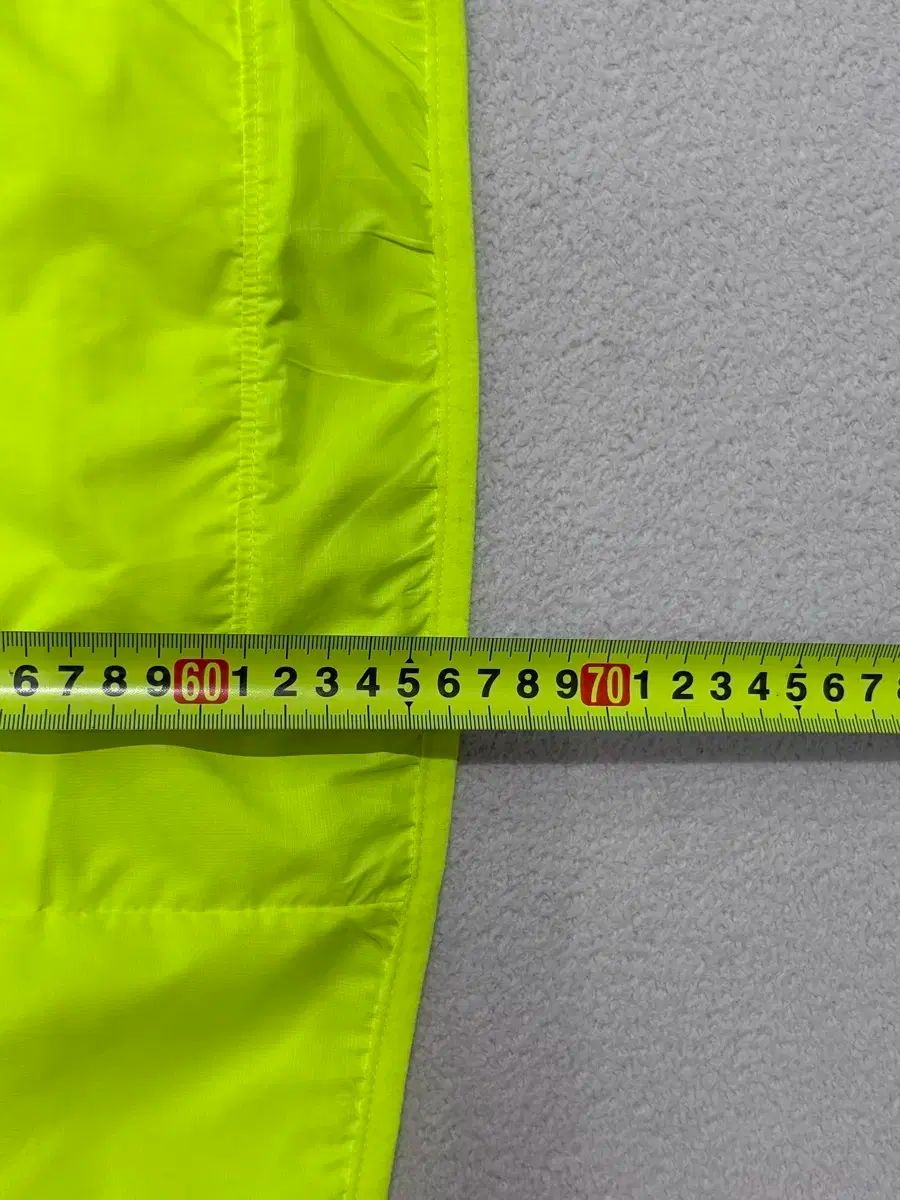 軽量ダウン 蛍光