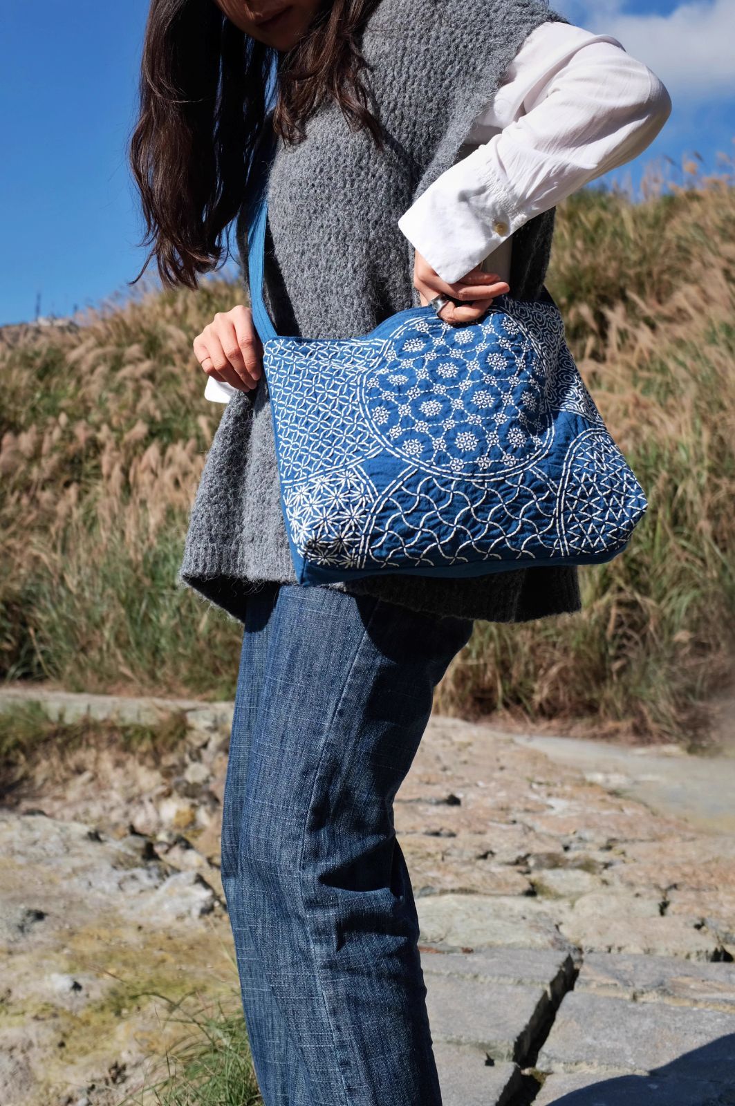 SGYP168 藍染 刺し子 刺繍 ショルダーバッグ 重工 団花模様 大