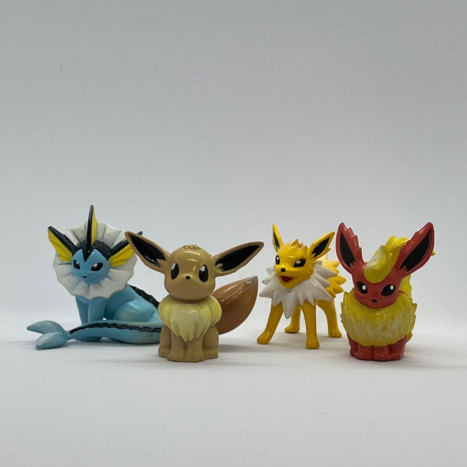 キャラクターグッズ新品　ポケモン　シャワーズ　サンダース　ブースター　フィギュア