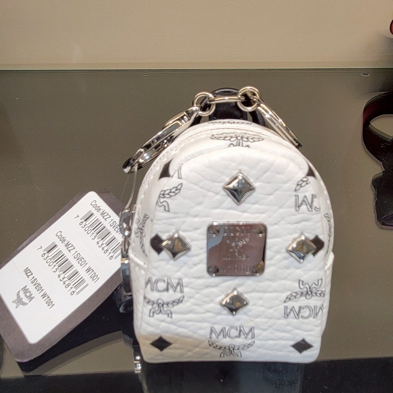 MCM リュック チャーム レザー ホワイト